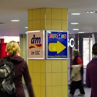 Wegeleitung und Hinweise dm und Toys'R'us