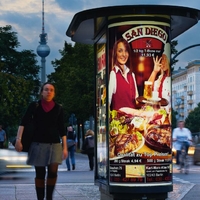Werbestelen an der Karl-Marx-Allee mieten